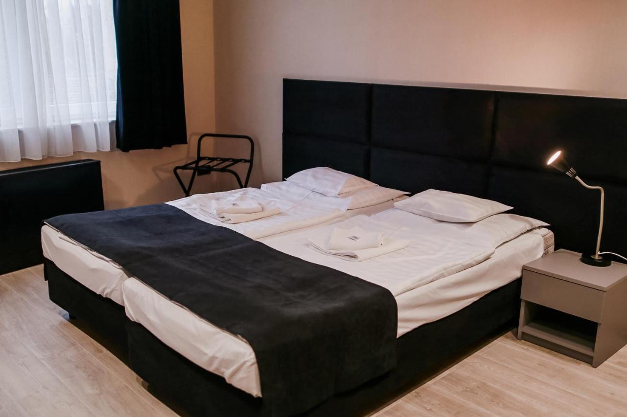 Sohaz Panzio Es Apartmanhaz Сольнок Экстерьер фото
