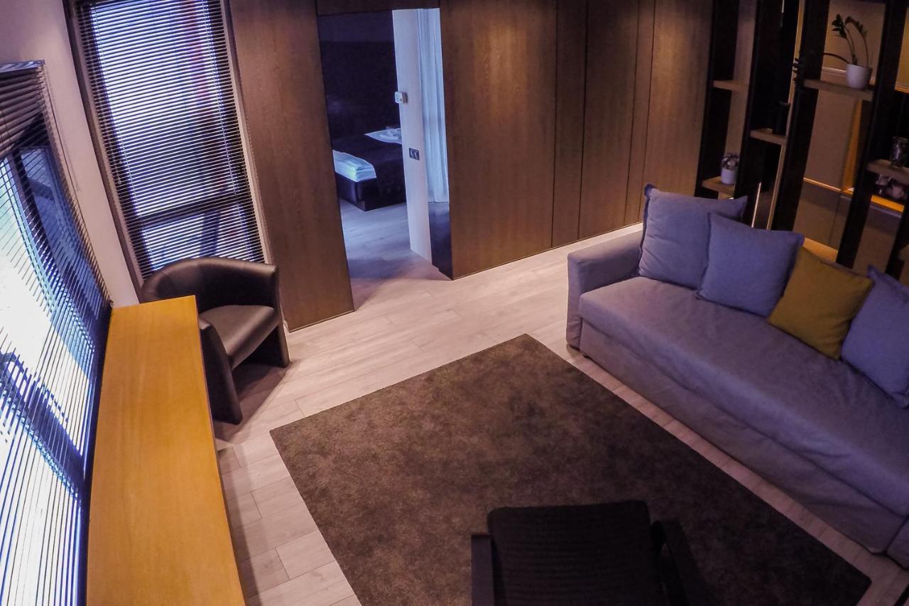 Sohaz Panzio Es Apartmanhaz Сольнок Экстерьер фото