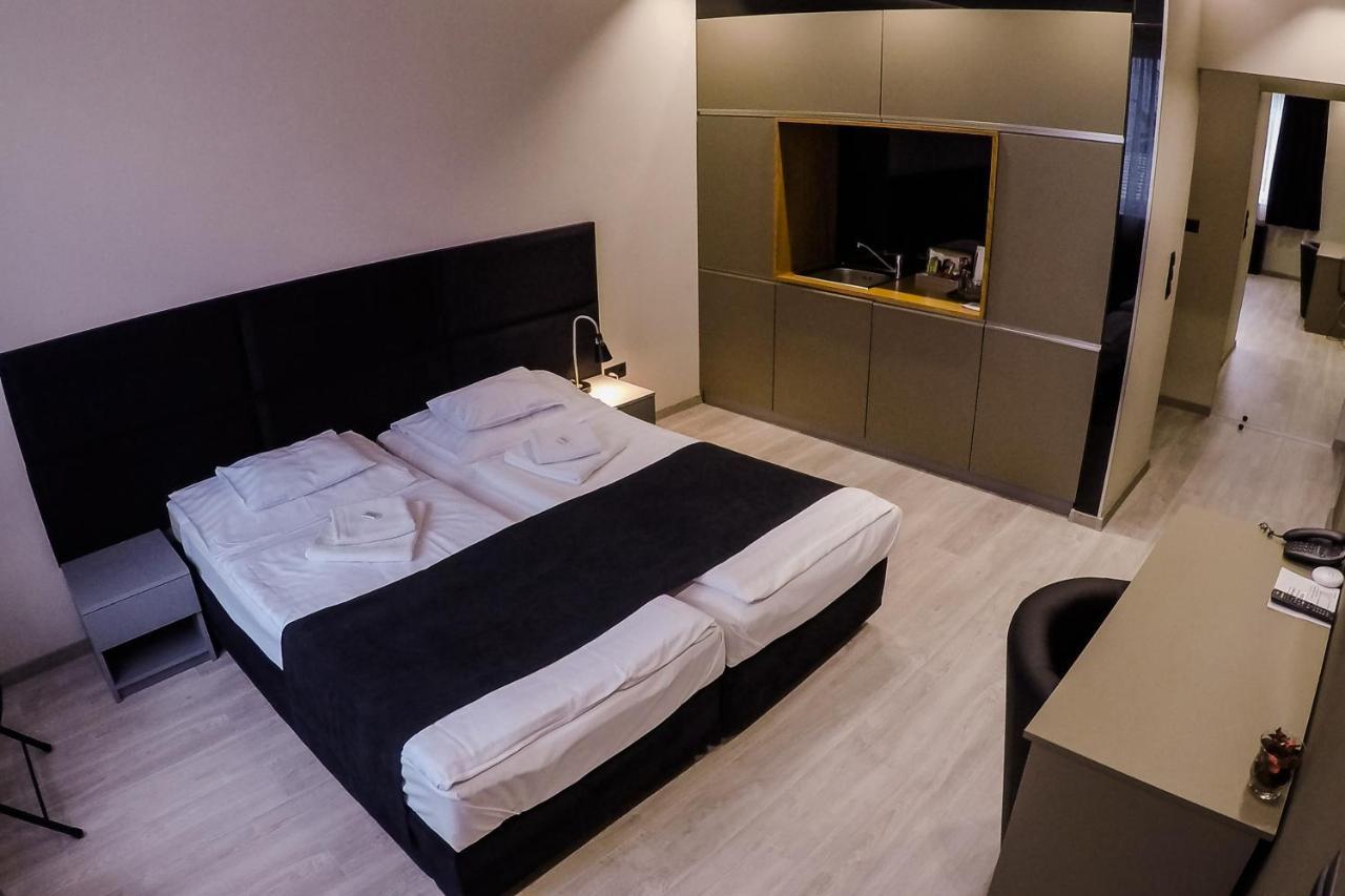 Sohaz Panzio Es Apartmanhaz Сольнок Экстерьер фото