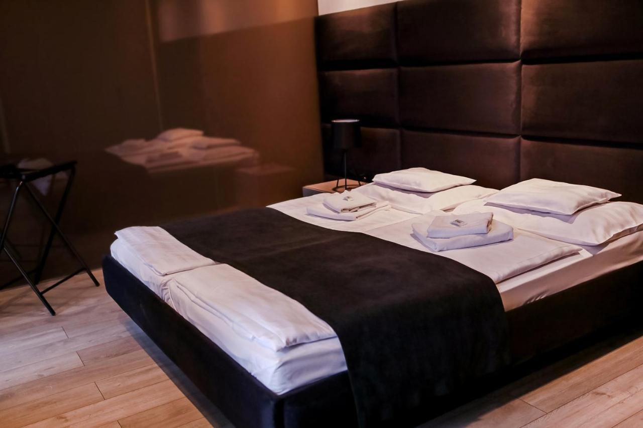 Sohaz Panzio Es Apartmanhaz Сольнок Экстерьер фото