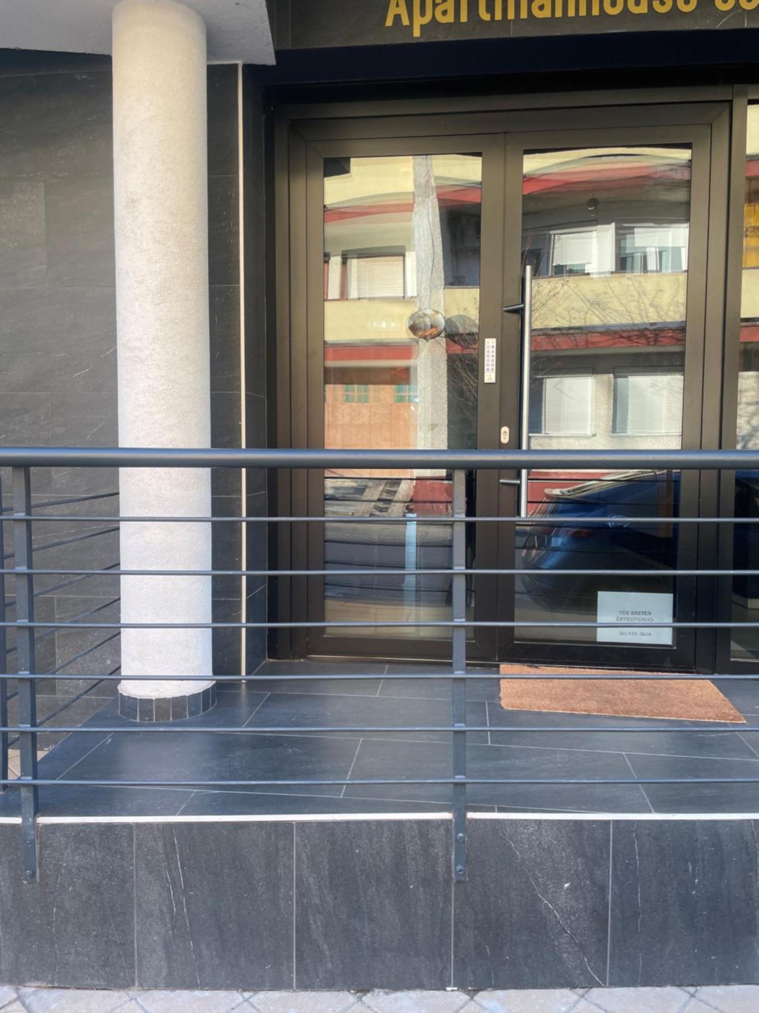 Sohaz Panzio Es Apartmanhaz Сольнок Экстерьер фото